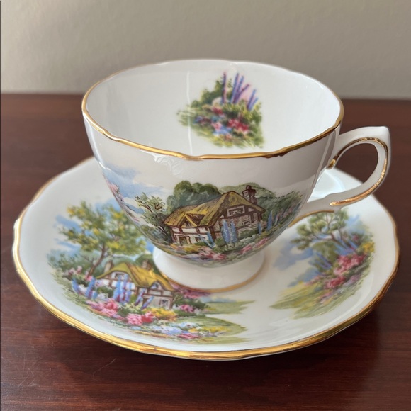 VTG Royal Vale Made in England Cottage Scene Bone China Teacup and Saucer Set - Picture 10 of 10
